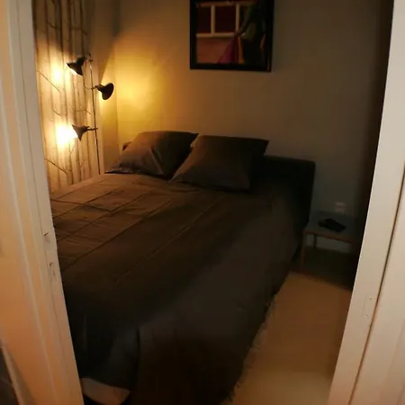 Studio At The Eiffel Tower Apartment *